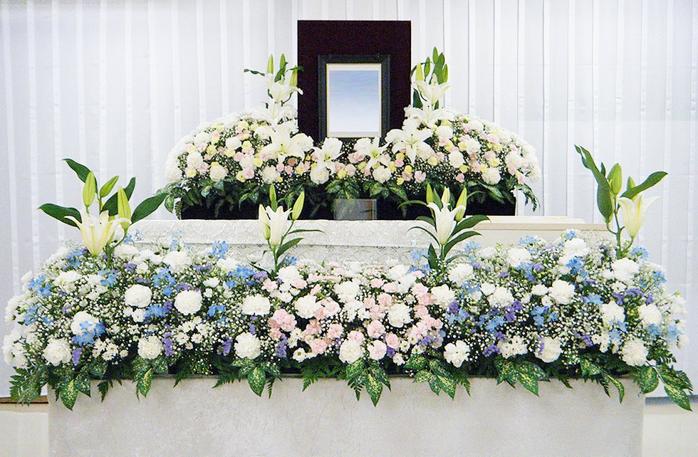 家族葬プラン「絆」祭壇：小澤葬祭